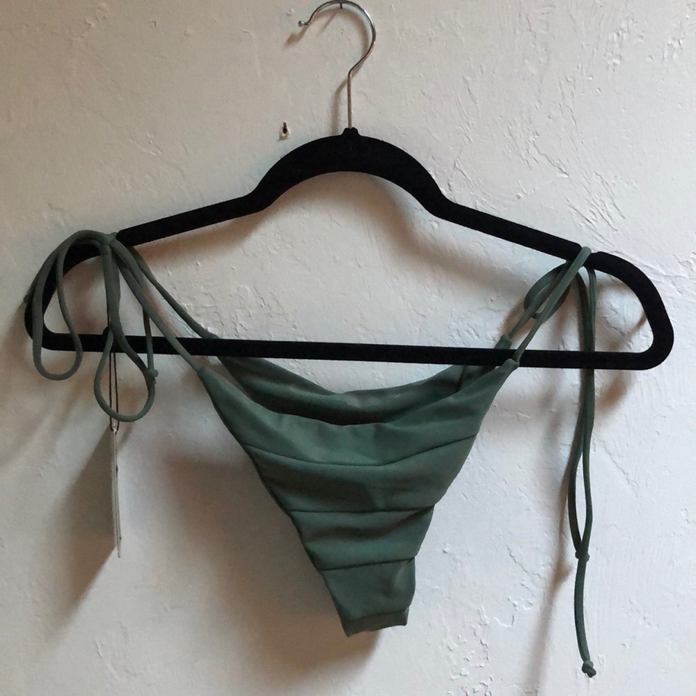 Benoa swim bikini bottoms NWT